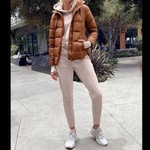 NWOT Athleta Beige Khaki Venice Pintucked Pants Joggers